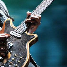 5 Free Backing Tracks with Scale Recommendations for Guitar Players